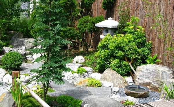 Уголок сада в японском стиле