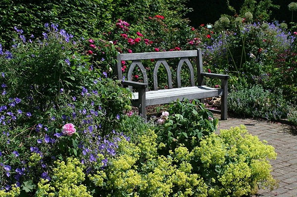 Скамейка в саду (54 фото) - 54 фото